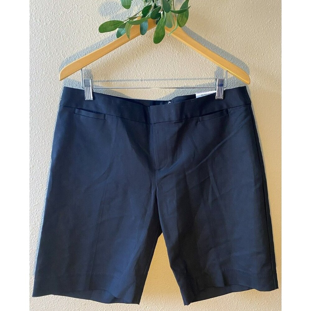 COPY - Liz Claiborne Career Bermuda Shorts Size 12 P Short 9.5" Inseam Black NW…